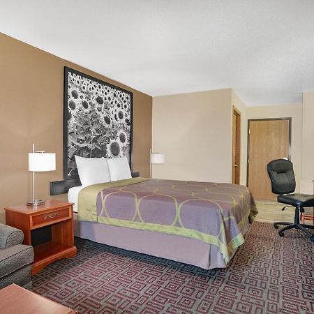 Super 8 By Wyndham Fort Madison Bagian luar foto