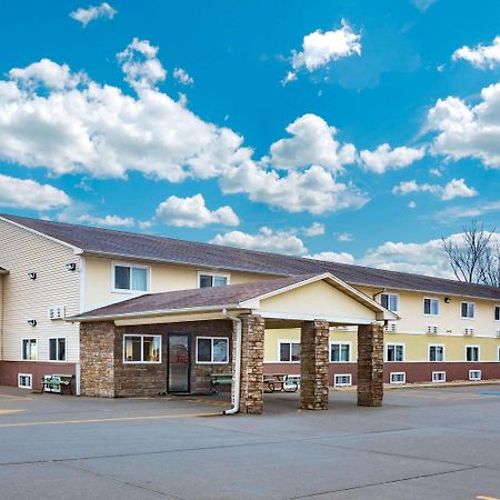 Super 8 By Wyndham Fort Madison Bagian luar foto