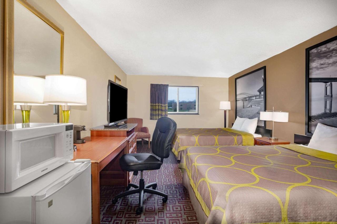 Super 8 By Wyndham Fort Madison Bagian luar foto