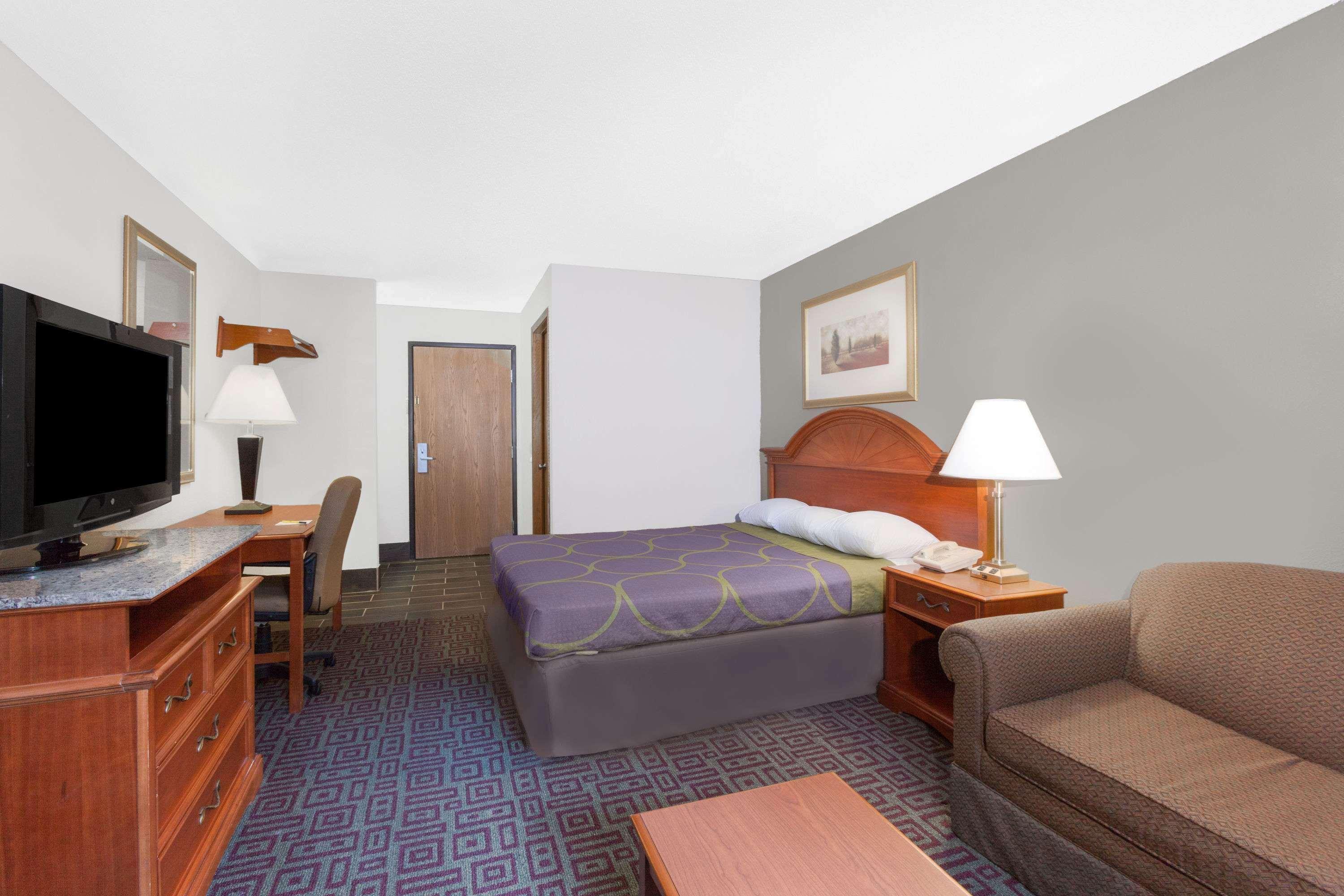 Super 8 By Wyndham Fort Madison Bagian luar foto