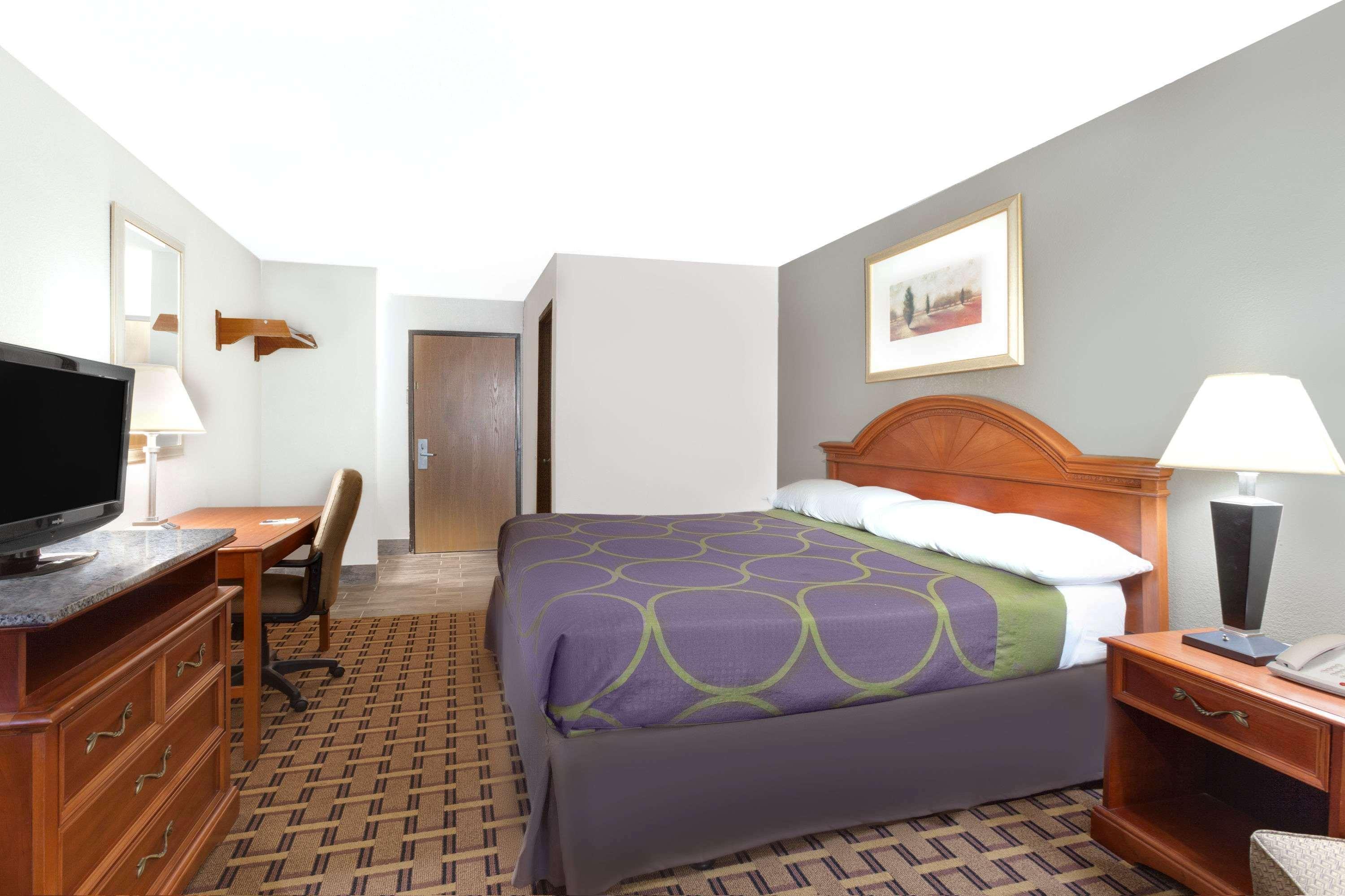 Super 8 By Wyndham Fort Madison Bagian luar foto