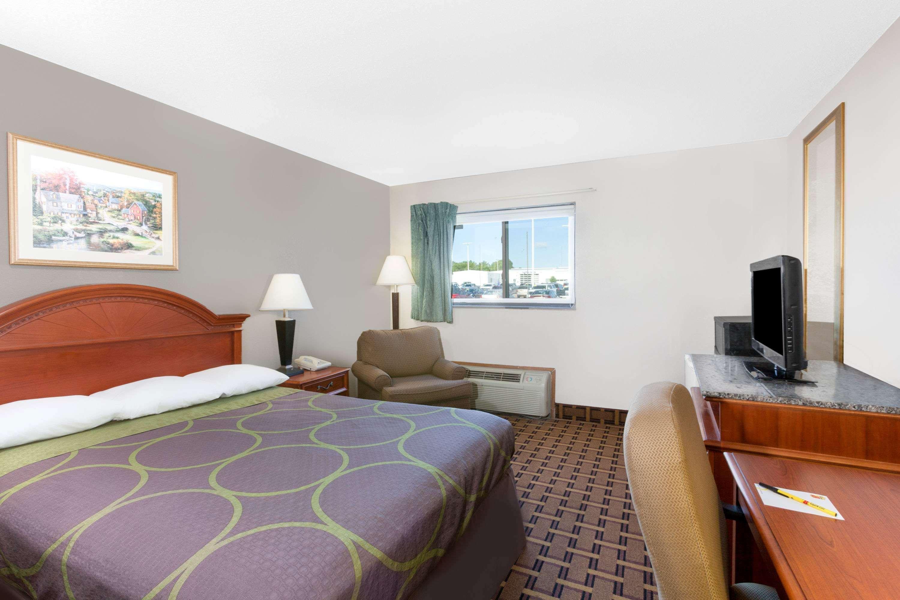 Super 8 By Wyndham Fort Madison Bagian luar foto