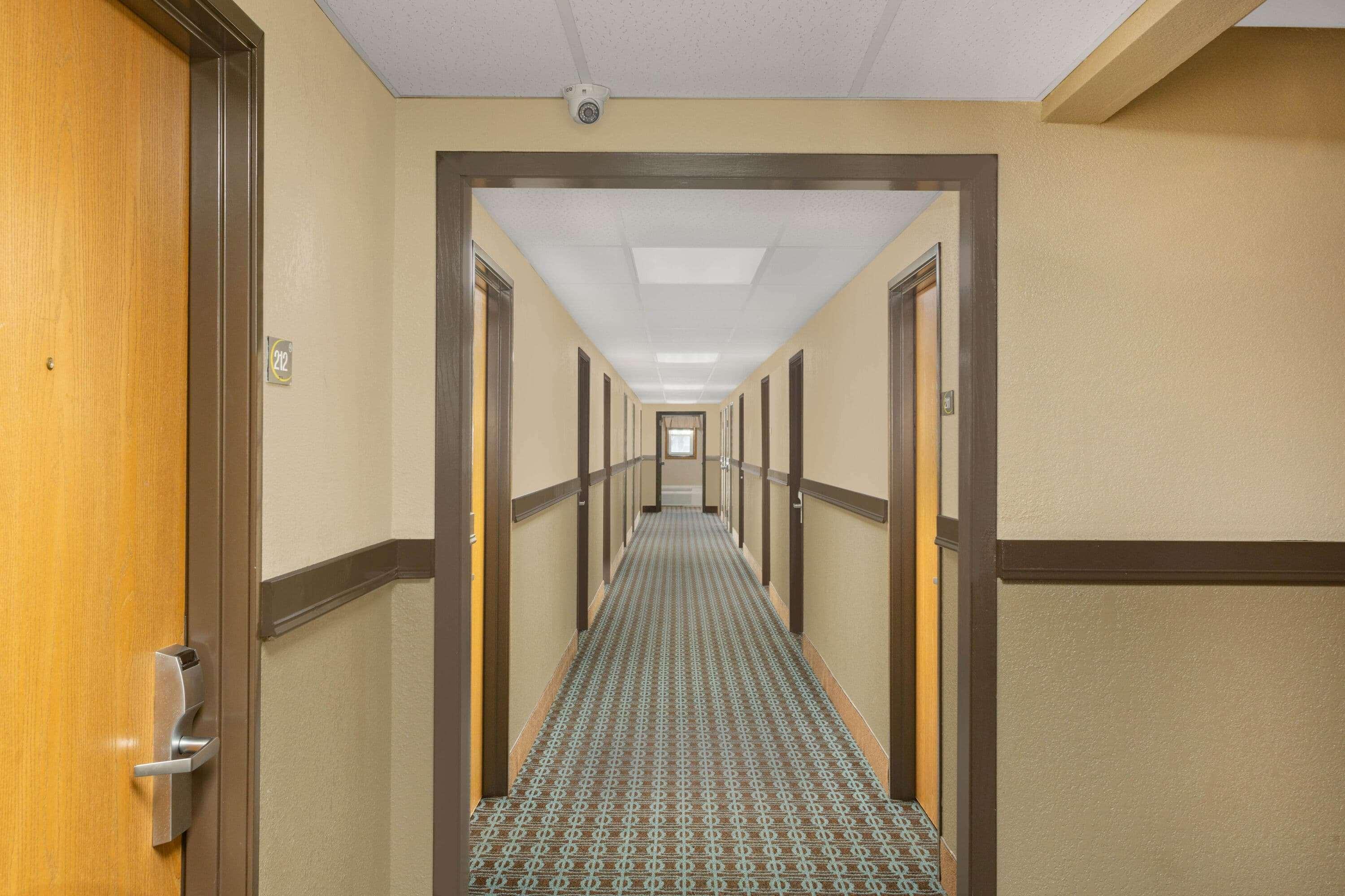 Super 8 By Wyndham Fort Madison Bagian luar foto
