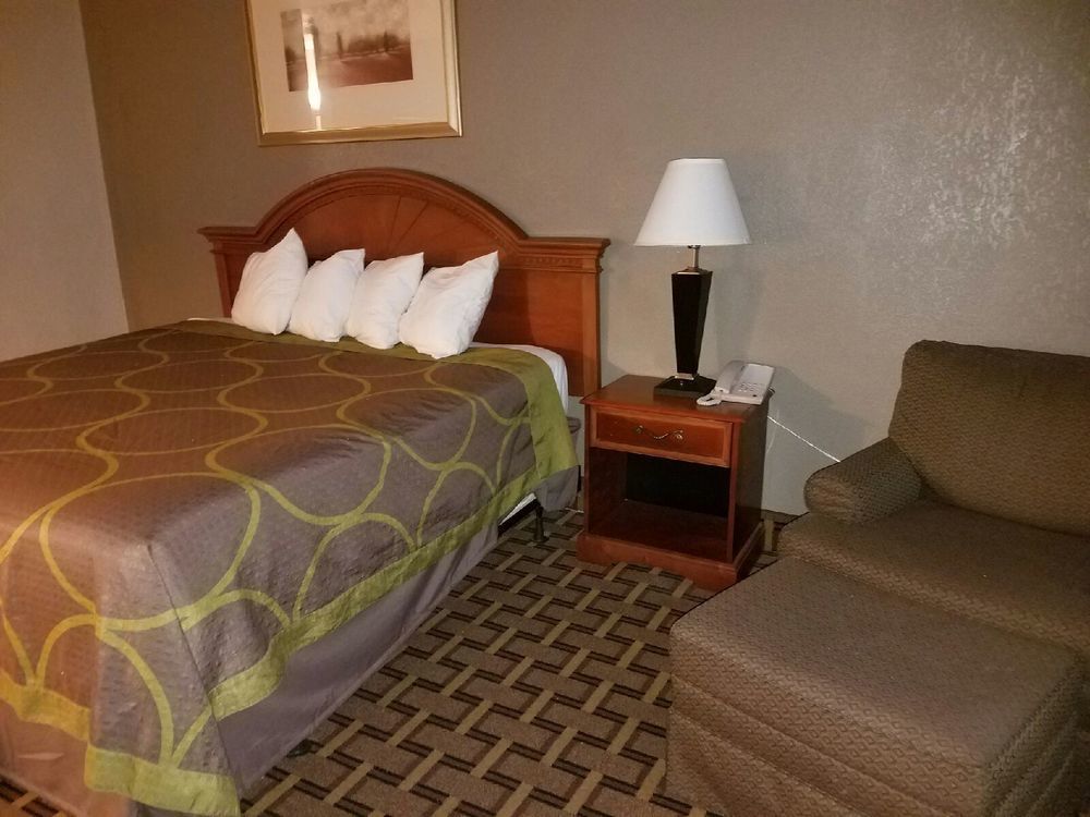 Super 8 By Wyndham Fort Madison Bagian luar foto